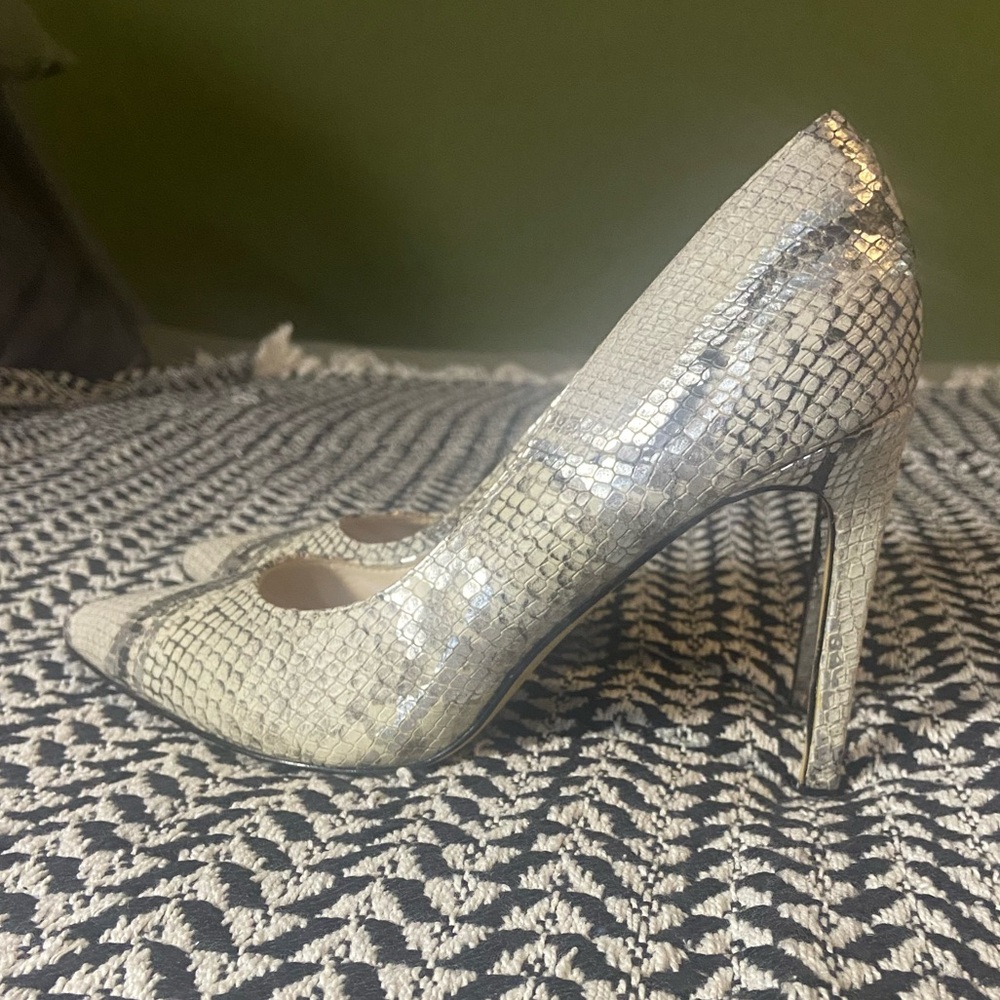 Nine West Metallic Snake Skin Reptile Print  Pointed Toe stiletto Pump Sz 8.5